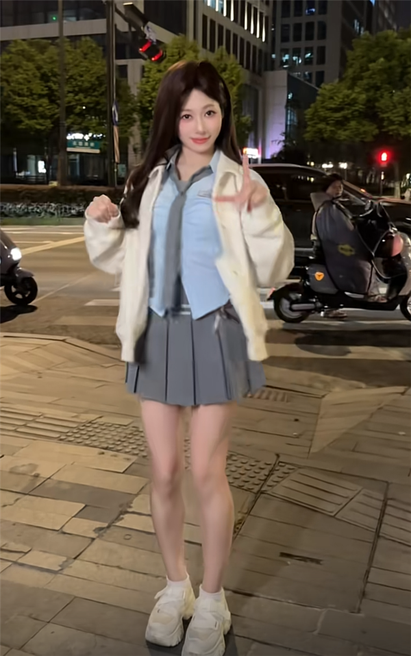 前体操冠军成网红 吴柳芳抖音账号再次解禁：设为私密账号