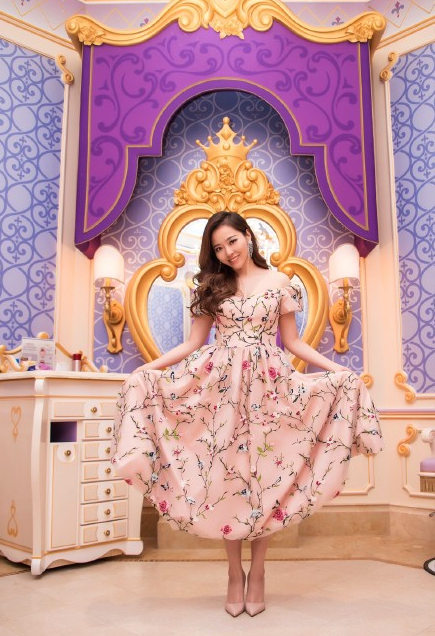 上海迪士尼今日开园 盘点各大明星游览上海迪士尼图片