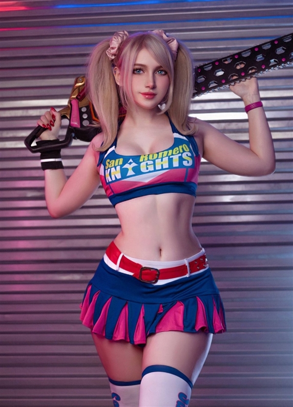 欧美御姐Cos漫威隐形女美图赏 紧身衣勾勒好身材