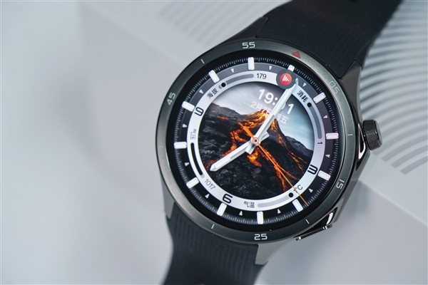 全球首发无感高血压风险评估！OPPO Watch X2图赏