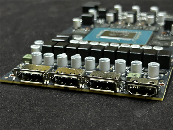 炫酷来袭 耕升 GeForce RTX  5070 Ti 炫光·超 OC带来超高性能