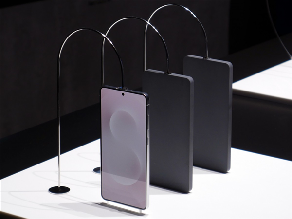 三星Galaxy S25 edge手机壳亮相：6.4mm超薄机身 对标iPhone 17 Air！