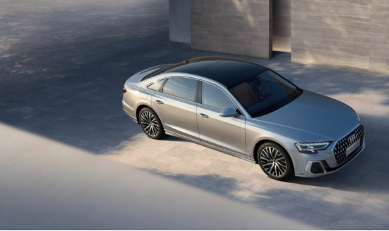 惊魂一刻：塞尔维亚总统奥迪座驾轮胎脱落，高性能奥迪如何化险为夷？