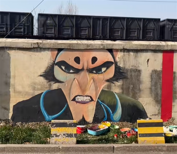 男子墙壁画申公豹被老人破坏 网友：果然人心中的成见就是一座大山