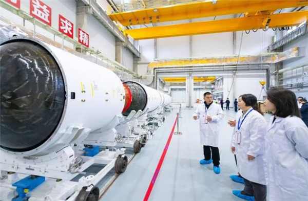 第二枚“四川造”民营商业运载火箭在资阳出厂：将执行“一箭八星”任务