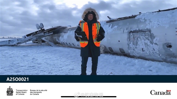 多伦多坠机第一视角：多名乘客从机腹钻出逃生 所有人全部生还！