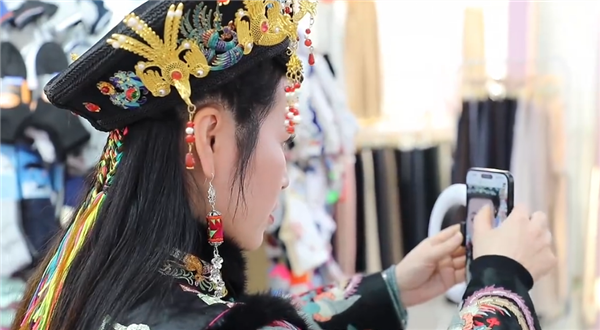 义乌老板利用DeepSeek卖空小商品：自己只需喊一二三四五