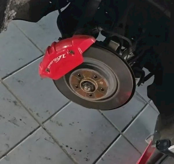 红色卡钳变成红色卡钳罩 车主指控东风奕派篡改电子合同