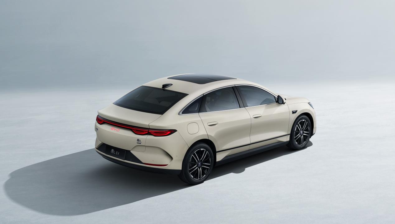 专属年轻人的六边形神车 11.98万元起秦L EV登场