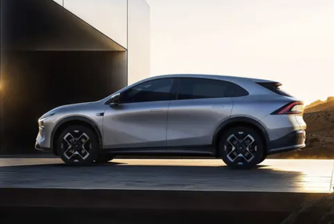 小鹏G7内饰曝光：极简风格与智能科技的完美融合