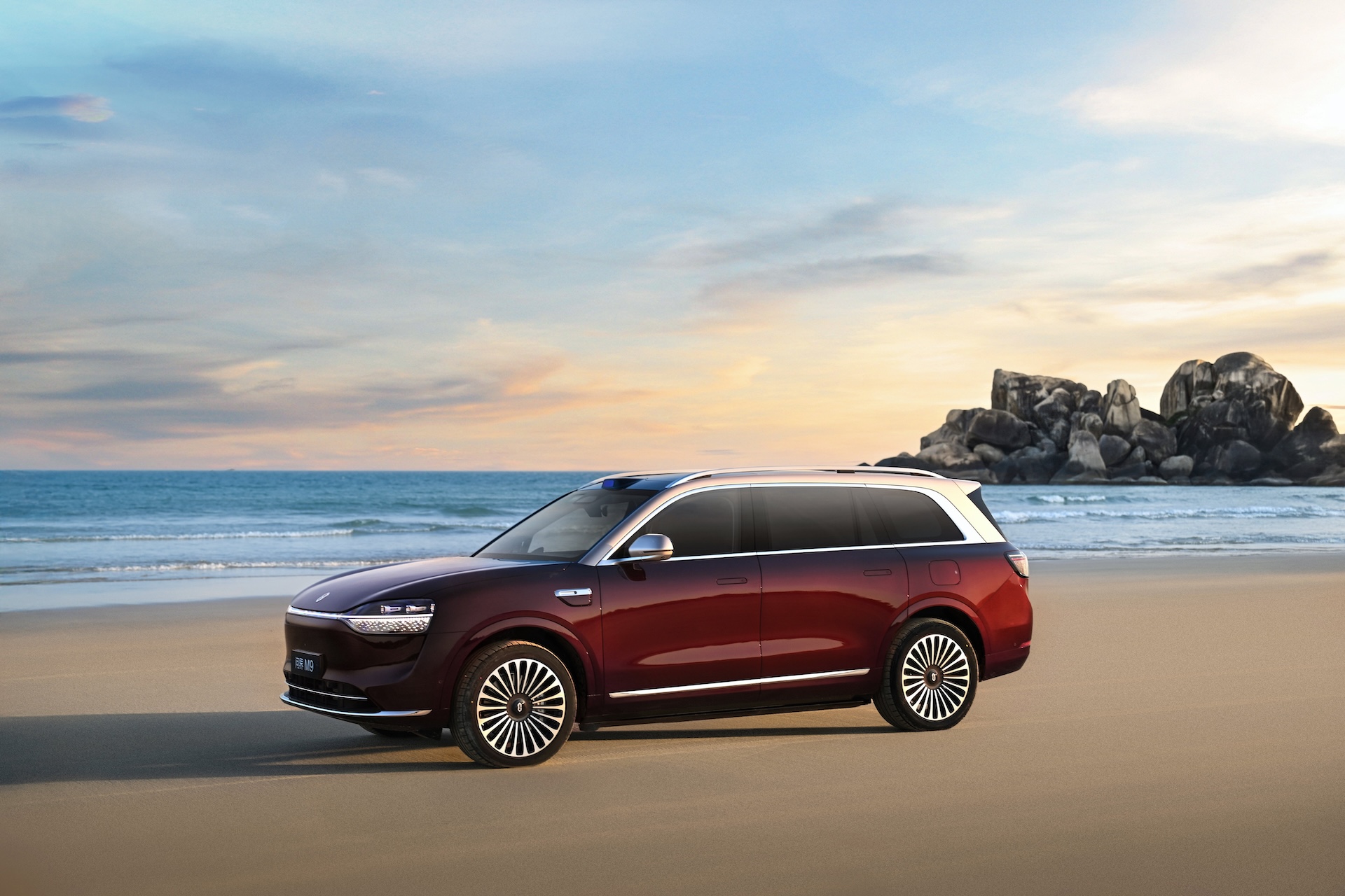 50万级销冠，再续豪华传奇！问界M9 2025款3月荣耀上市