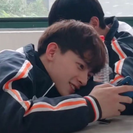 2021好看的让人惊艳的帅哥图片 遇到对的人不存在让你半夜深思