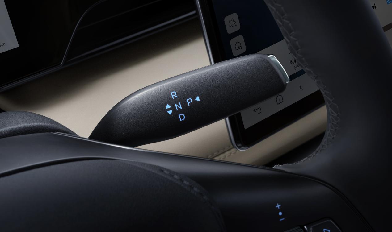 专属年轻人的六边形神车 11.98万元起秦L EV登场