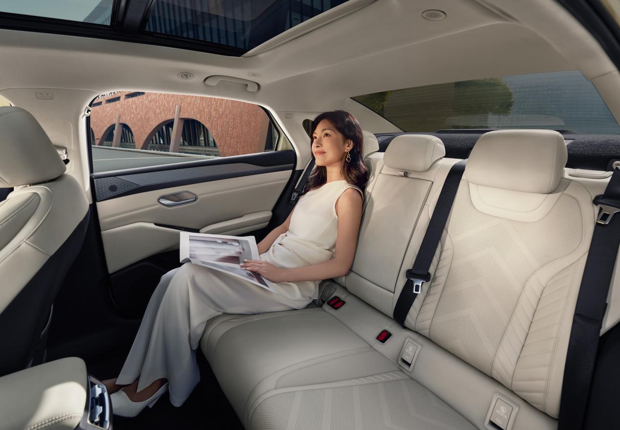 专属年轻人的六边形神车 11.98万元起秦L EV登场