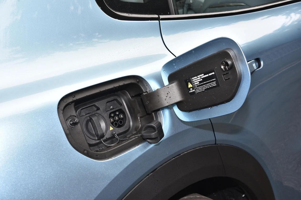 混动SUV双雄会，深蓝S05对比银河星舰7 EM-i，谁更胜一筹？