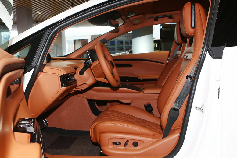 20.39万起，外观时尚动力强，配置丰富空间还足，综合实力蛮强的