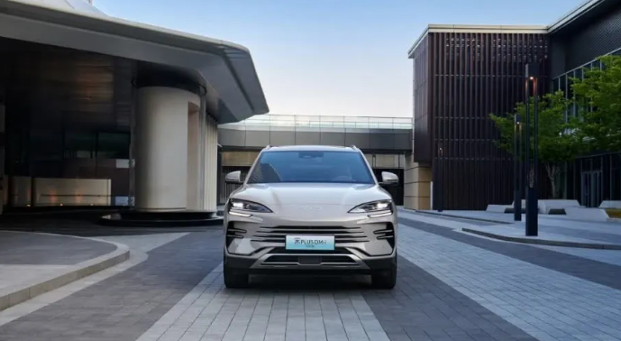 从“中国爆款”到“世界标杆”！比亚迪宋家族凭什么？