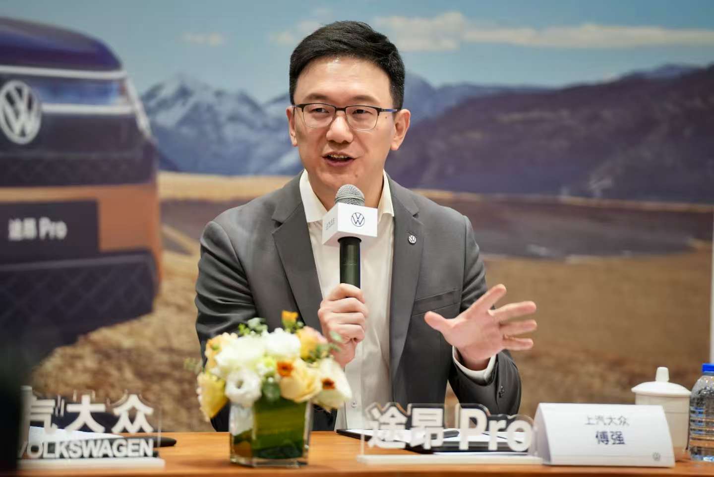 机皇登场 上汽大众双线反攻 途昂 Pro要对新势力下手