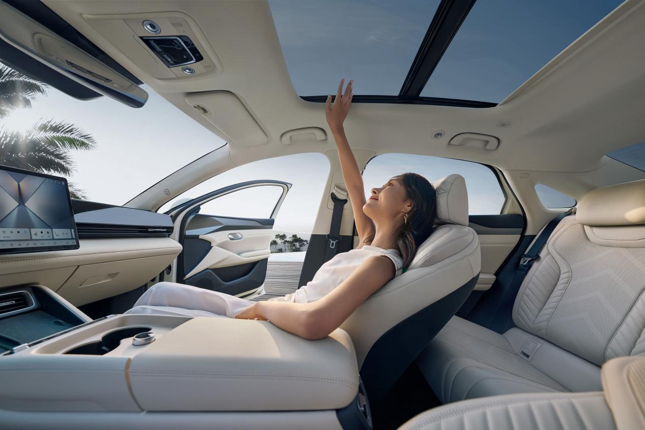 专属年轻人的六边形神车 11.98万元起秦L EV登场