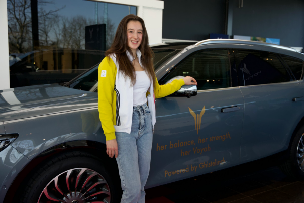 比利时奥运冠军妮娜·德尔瓦尔喜提岚图FREE 更快更高更强