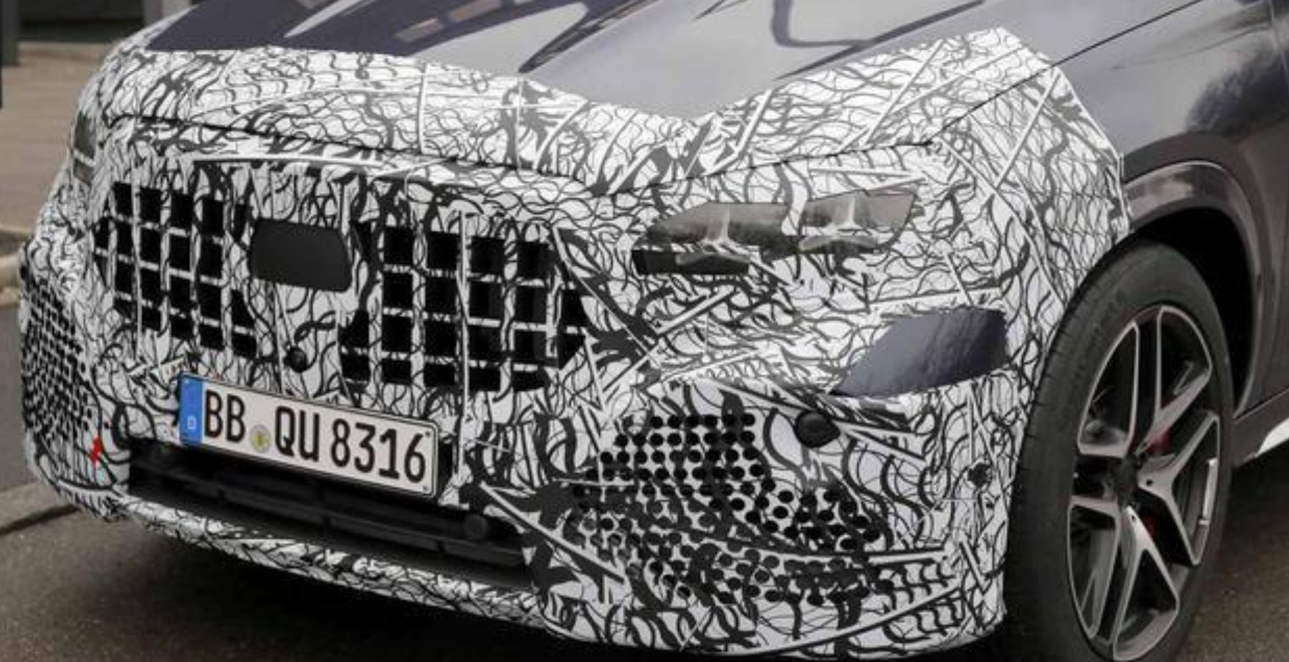 车灯都是加了奔驰标！新款GLE再曝测试图，或加长进行国产