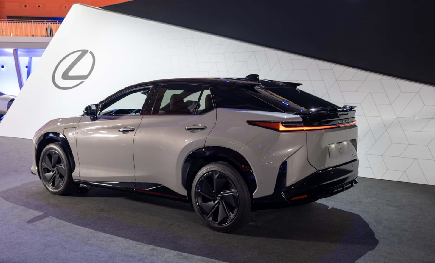 配备8速变速和转向摇杆！新款雷克萨斯RZ亮相