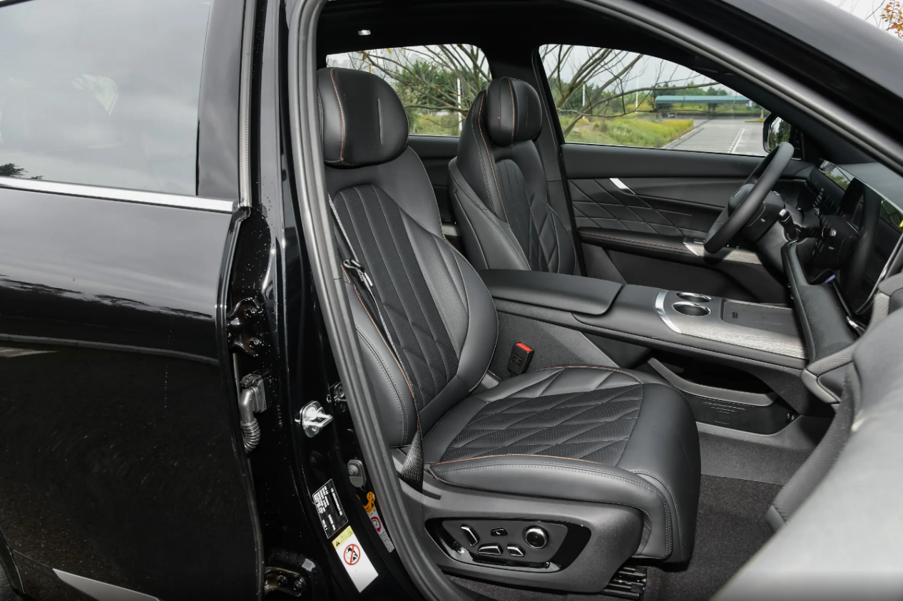 13-14万想买燃油SUV，为何第四代CS75PLUS Ultra值得推荐？