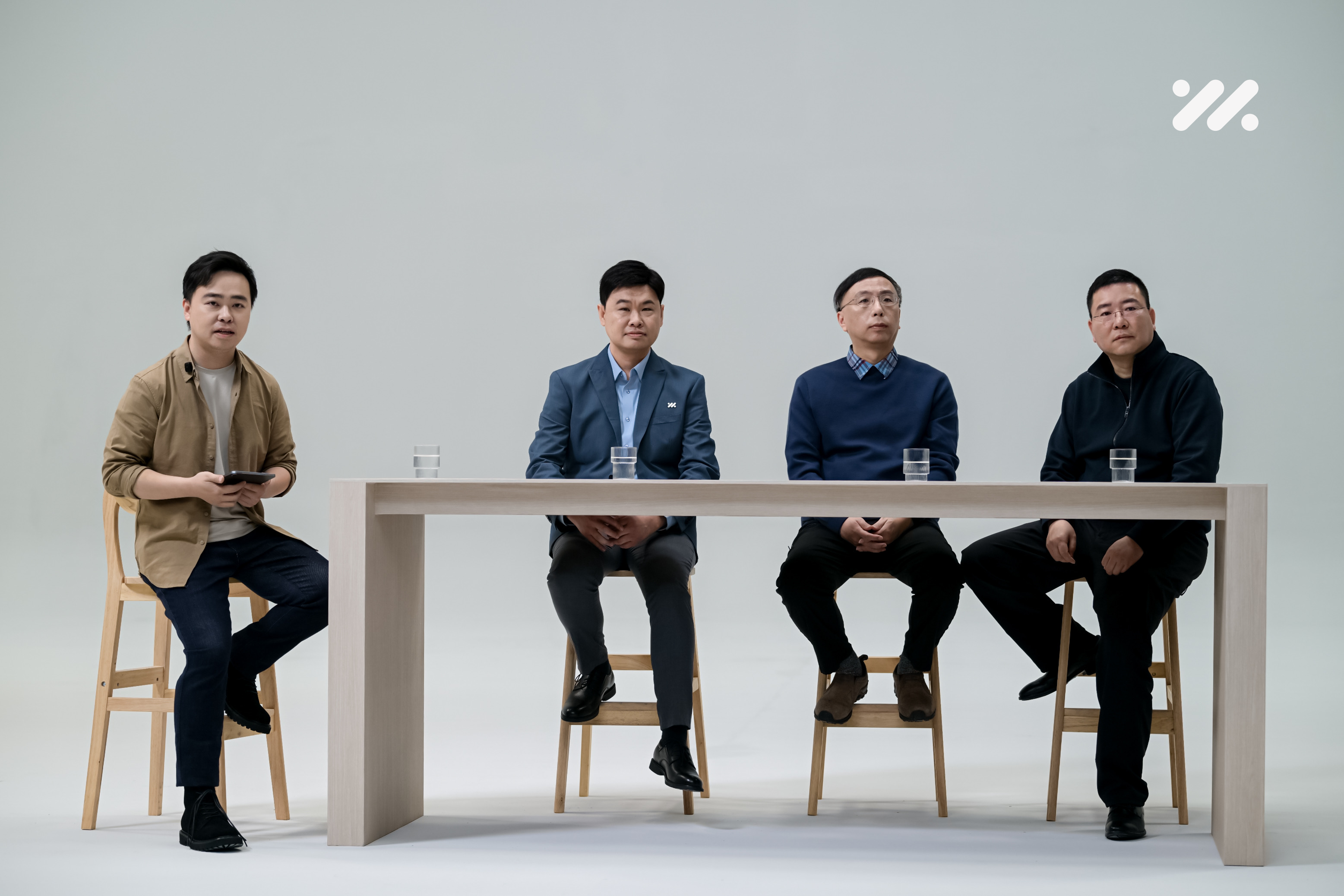 智己IM AIOS生态座舱：全新人车交互，语音掌控一切