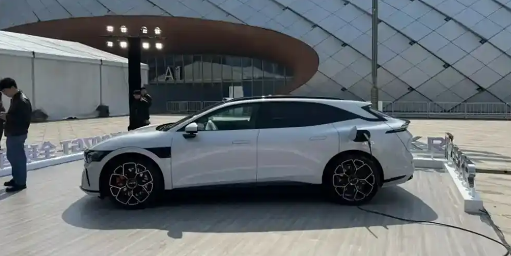 极氪007GT即将在4月发布！搭配主动式进气格栅