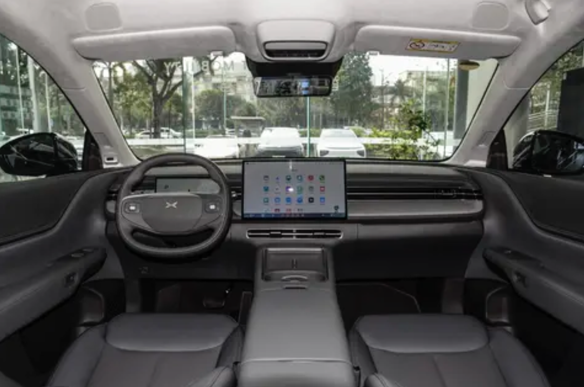 小鹏G7内饰曝光：极简风格与智能科技的完美融合