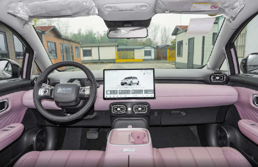 “小车大做”，让纯电代步脱离紧凑，埃安AION UT购车指南