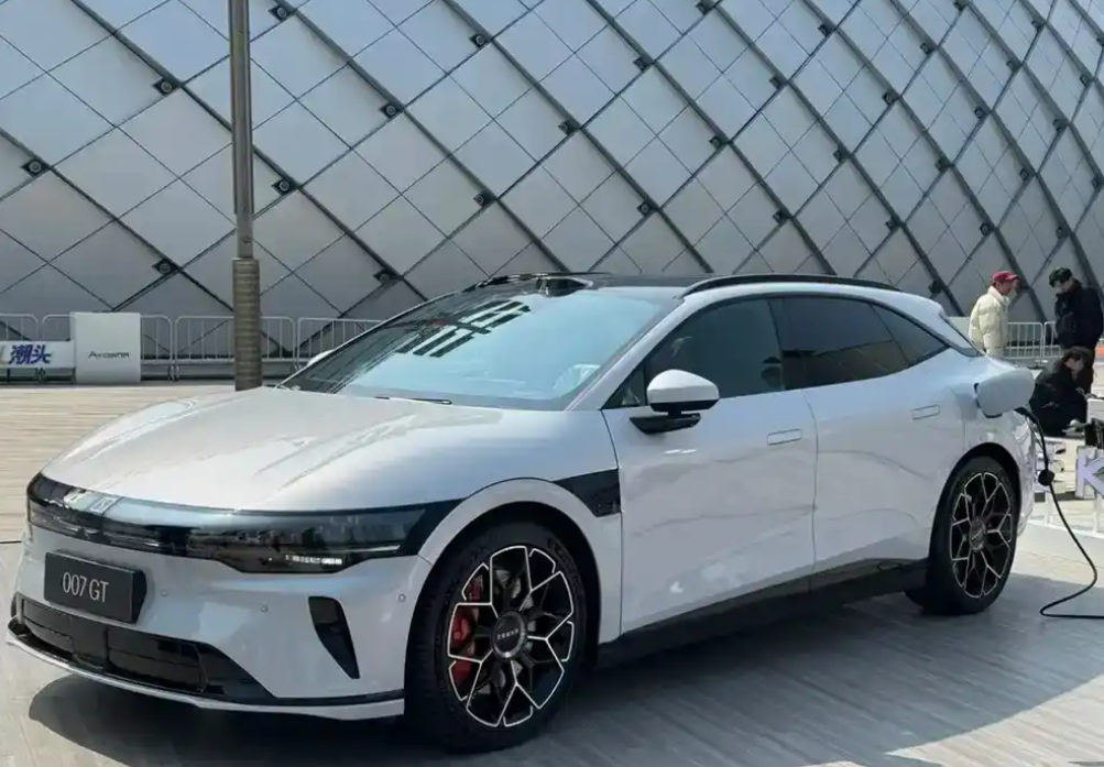 极氪007GT即将在4月发布！搭配主动式进气格栅