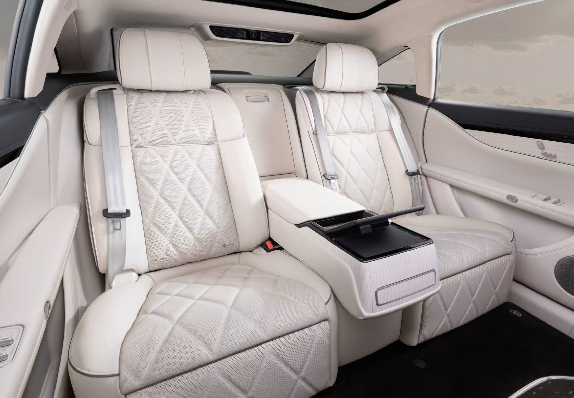 又有黑科技？曝享界S9增程版实车首测，大灯竟然能用来看电影