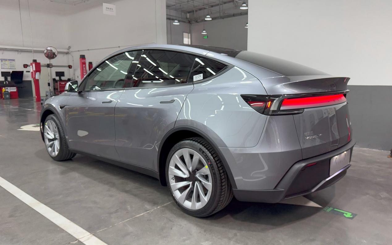 全轮驱动版涨价1万块！特斯拉在“逼着”消费者买后驱版Model Y？