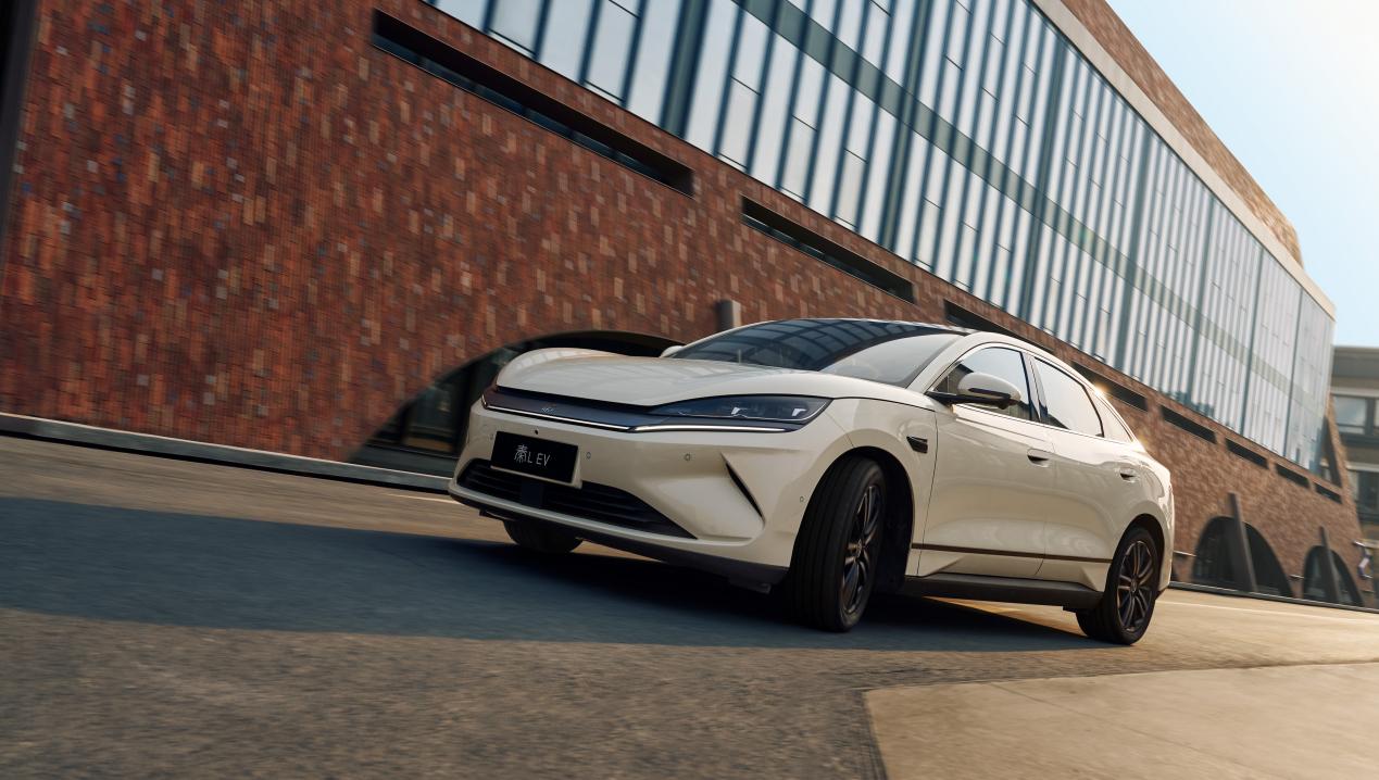 专属年轻人的六边形神车 11.98万元起秦L EV登场