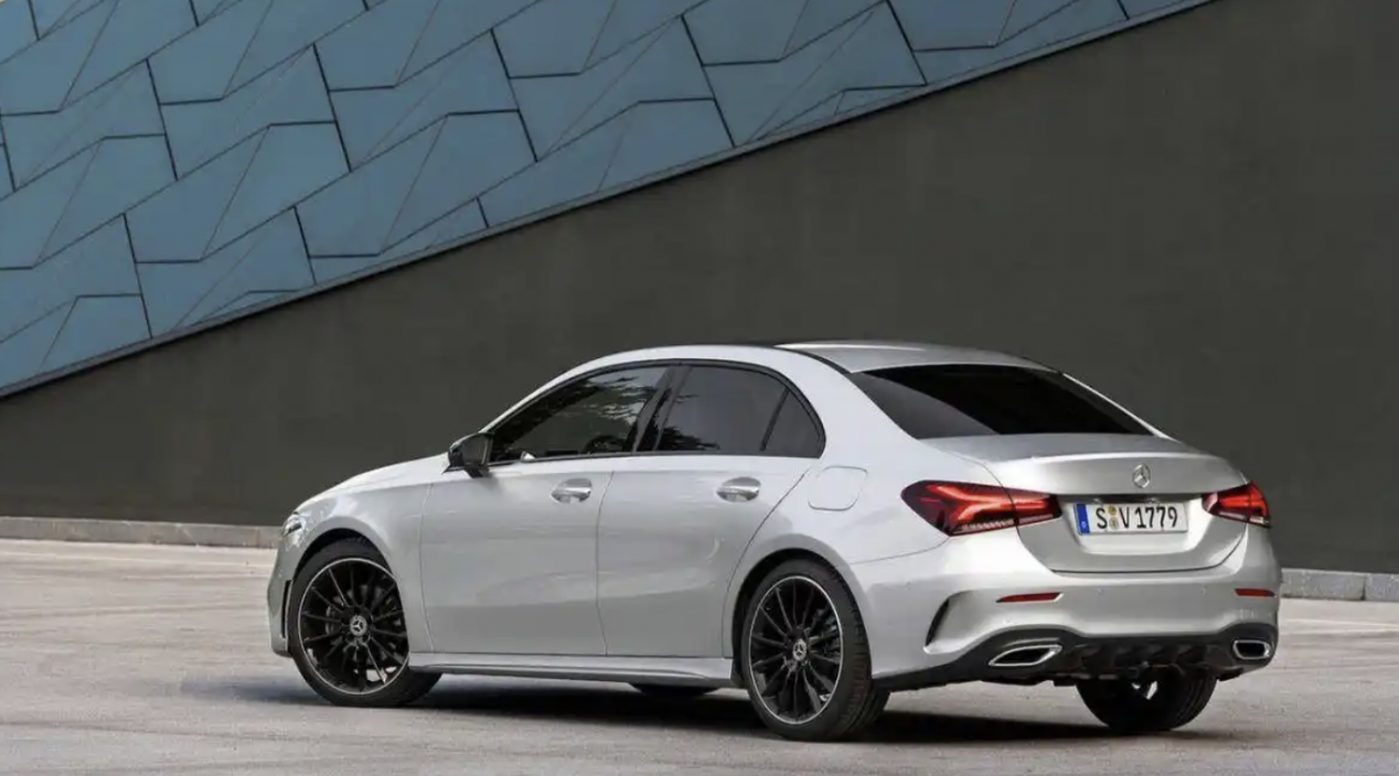 奔驰A级确定停产，经典燃油小车相继退出