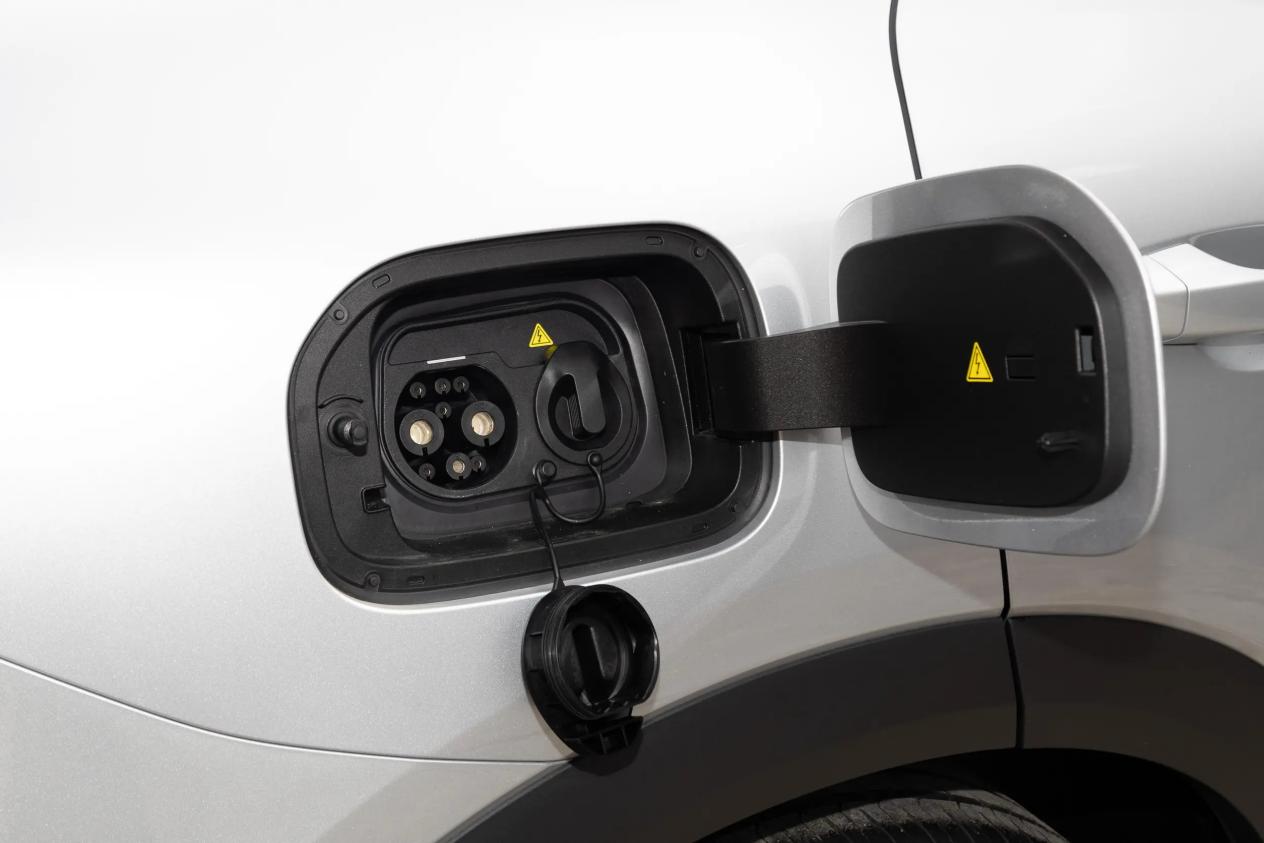 混动SUV双雄会，深蓝S05对比银河星舰7 EM-i，谁更胜一筹？