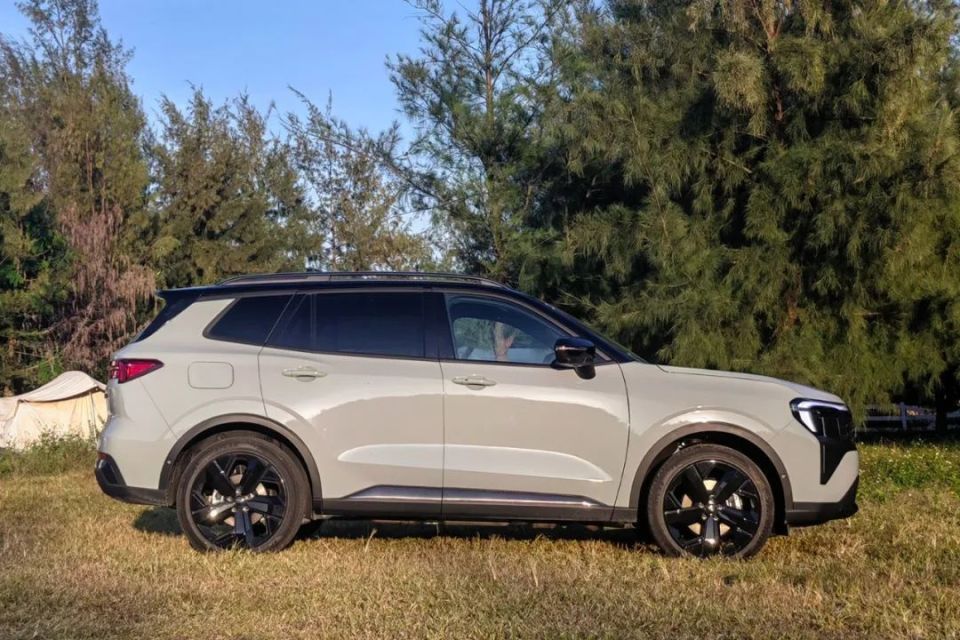 福特纵横保值回购新政发布，领睿领裕插电混动SUV成市场焦点