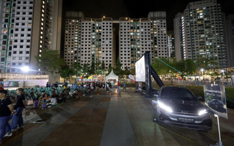 比亚迪助力新加坡独立60周年庆典活动，新加坡国务资政李显龙发文感谢