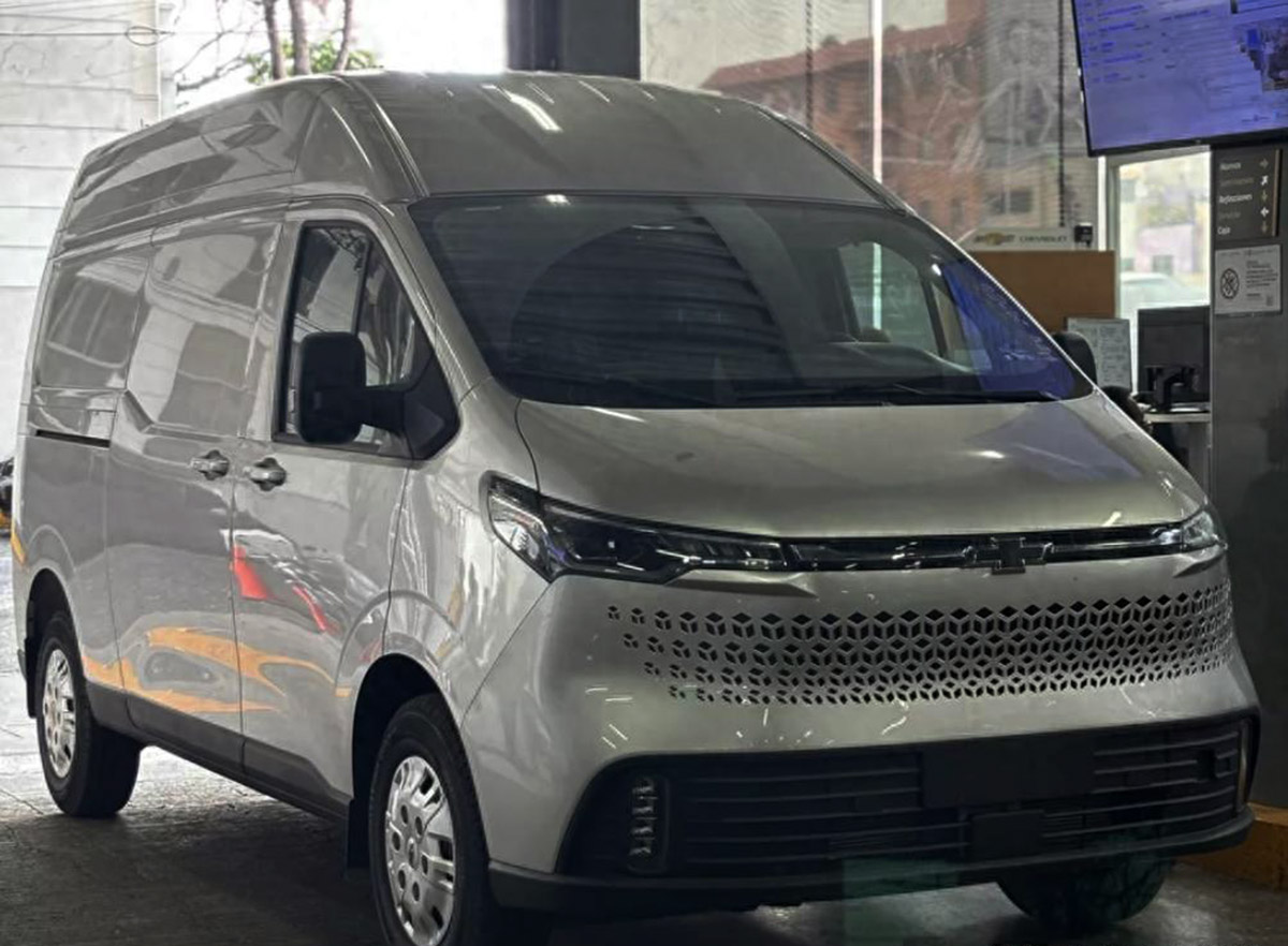 换标版的大通V70，雪佛兰新车曝光，侧滑门，3座，2.0T柴油动力