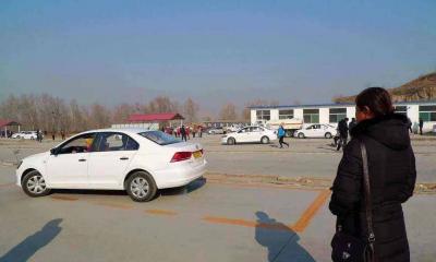 为什么驾校考试费还要自己交？驾校2800学费包括考试费用吗？