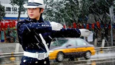 出交通事故怎么报警