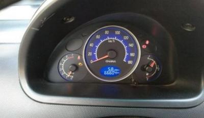 发动机和防滑灯一起亮