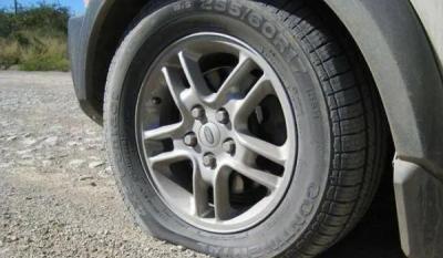 汽车轮胎扎钉子了补胎还是换胎 胎冠扎钉补胎(胎壁扎钉更换轮胎)