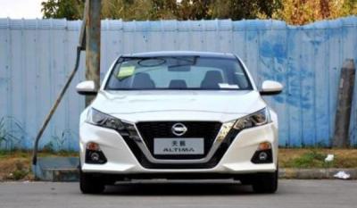 起亚k5和天籁哪个好 起亚k5空间大仅售20万