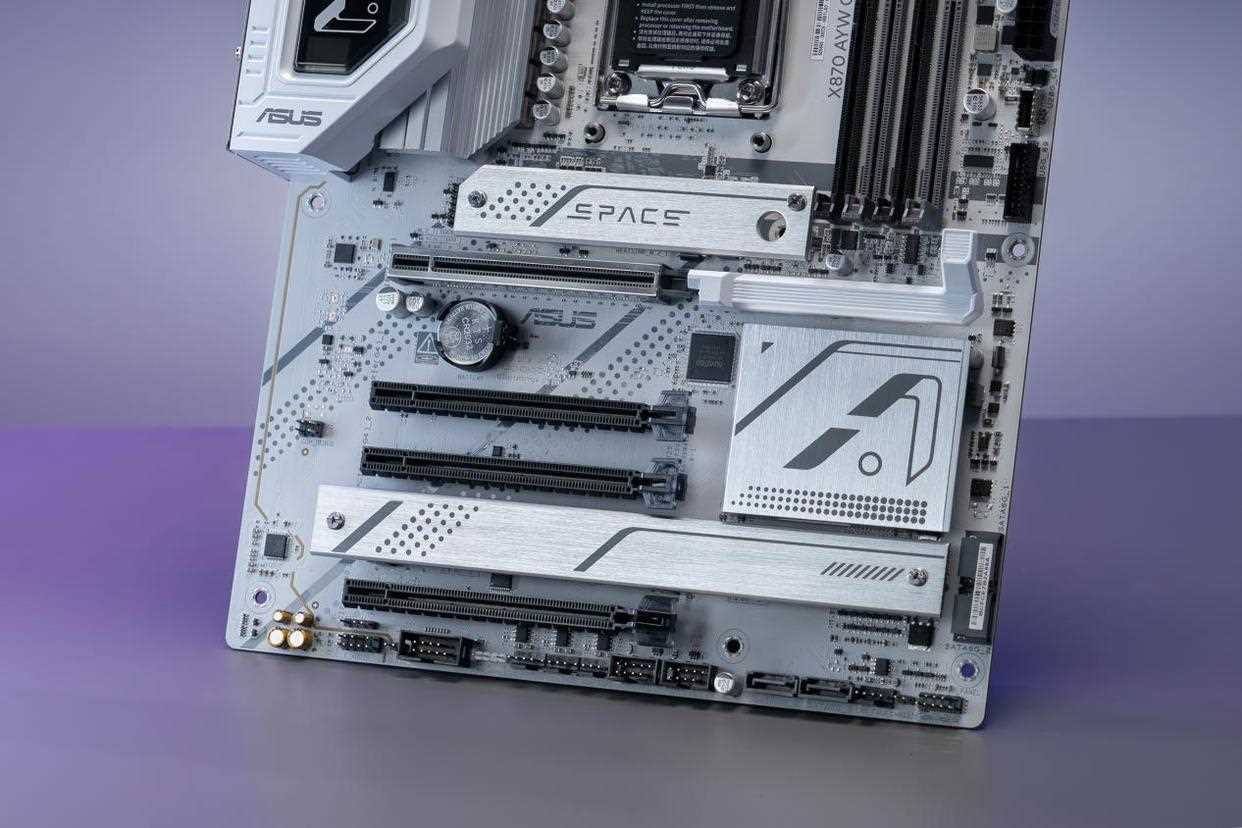 高端Zen5平台的实用之选! 华硕X870 AYW GAMING WIFI W哎呦喂测评