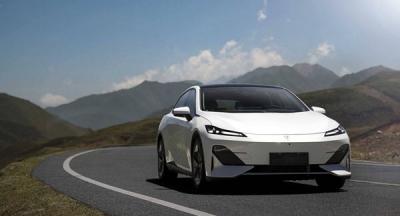 长安深蓝SL03油电混合价格，长安深蓝油电混合落地价