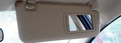 汽车遮阳板怎么用？汽车遮阳板怎么拆下来