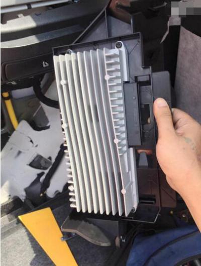 奥迪q5改装音响步骤，两步就能教你完成无损改装音响