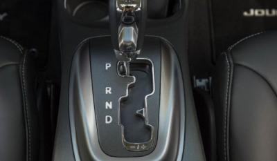 挂p档需要踩刹车吗